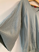 Des Pres Half-Sleeve Three-Quarter-Sleeve V