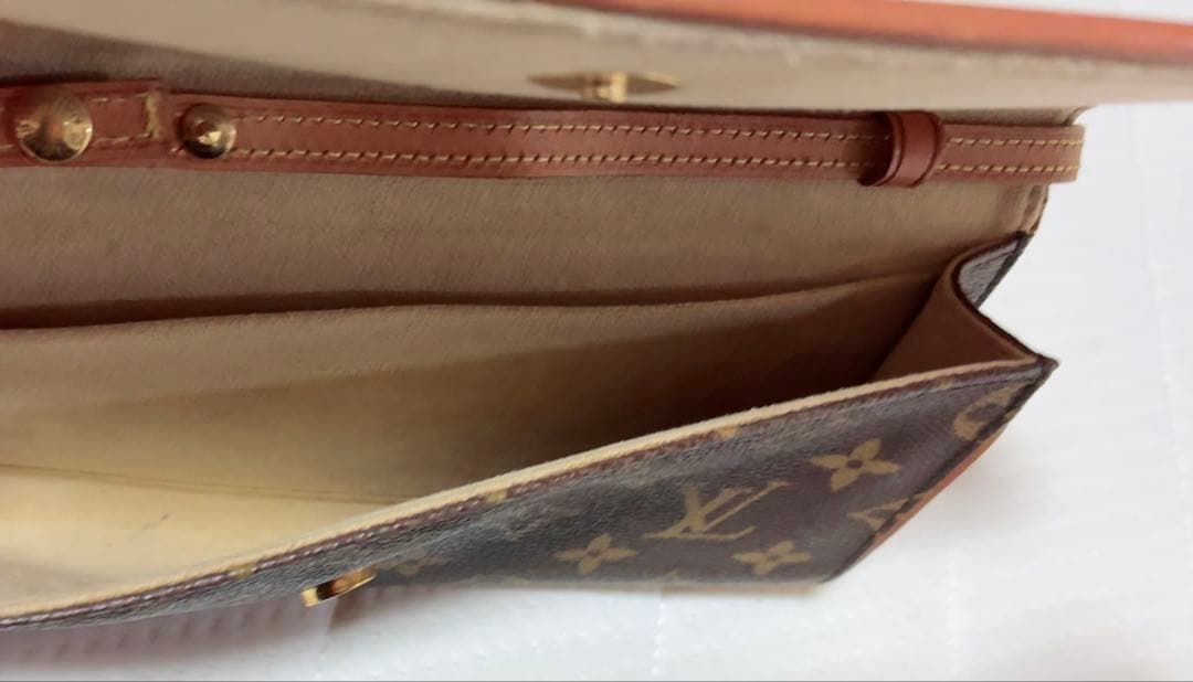 Louis Vuitton Shoulder Bag
