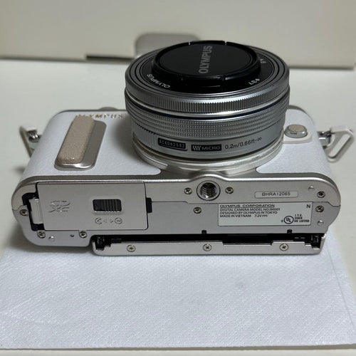 Olympus Mirrorless Interchangeable Lens Cameras E-Pl8