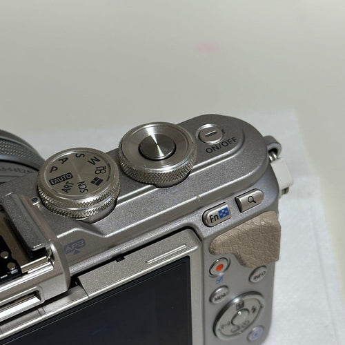 Olympus Mirrorless Interchangeable Lens Cameras E-Pl8