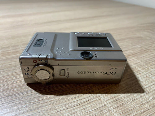 Compact Digital Camera 9954 Canon Ixy 200