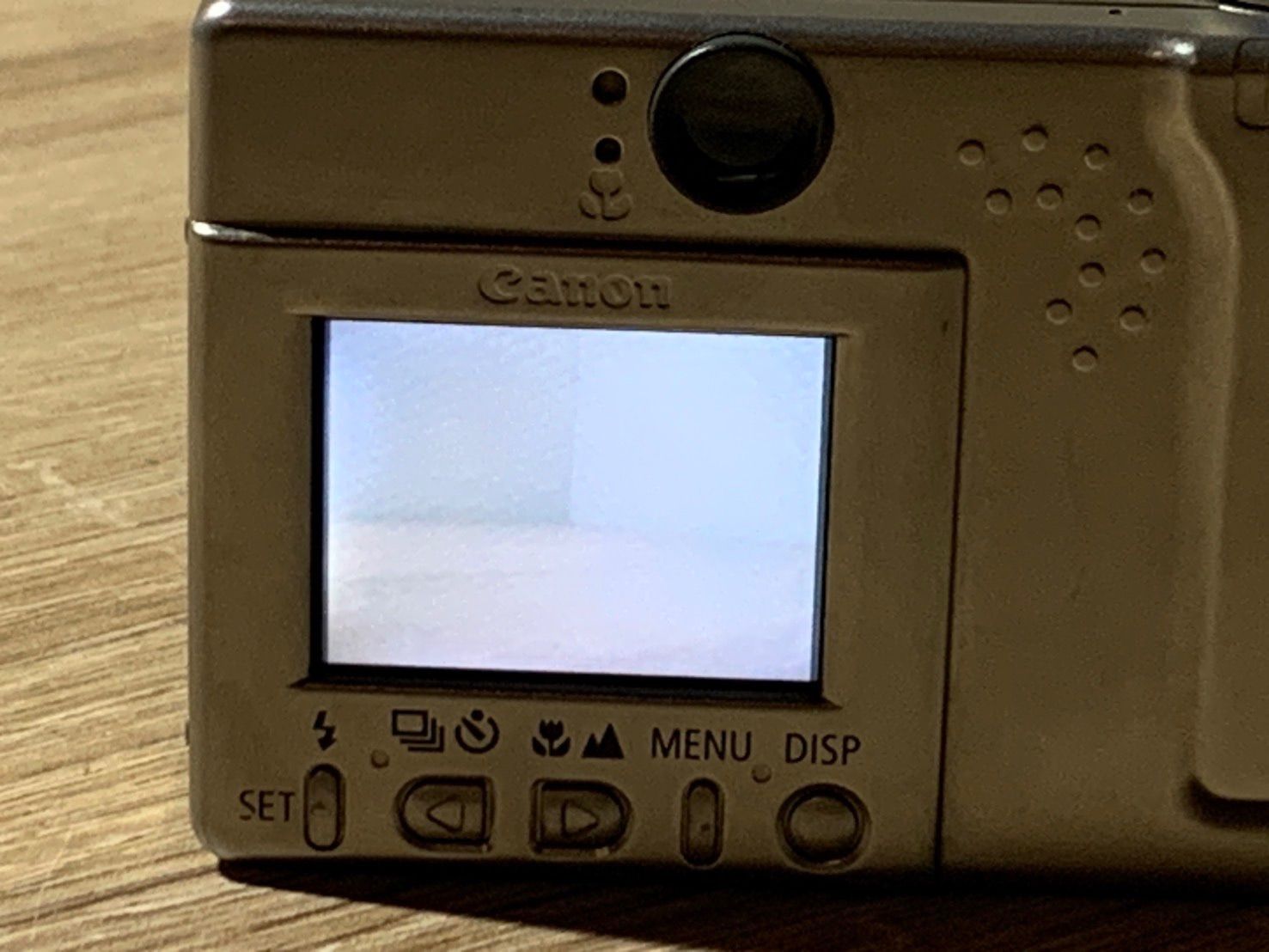 Compact Digital Camera 9954 Canon Ixy 200