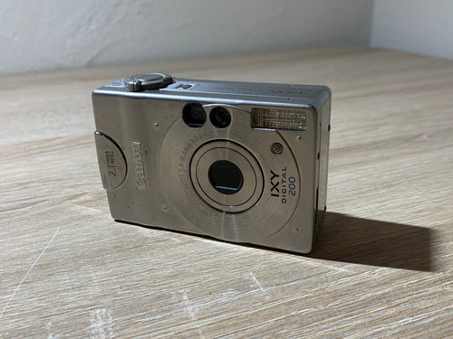 Compact Digital Camera 9954 Canon Ixy 200
