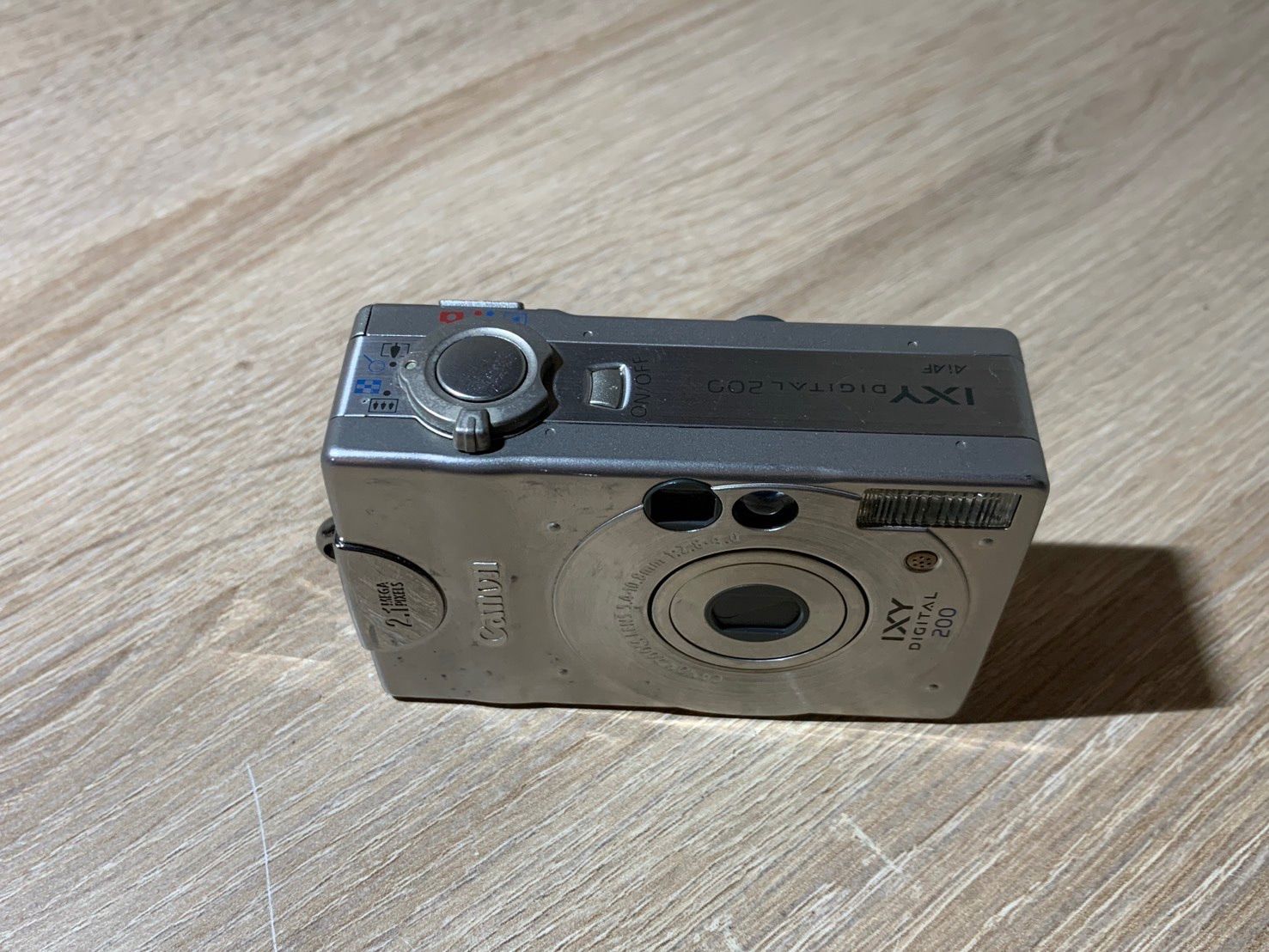 Compact Digital Camera 9954 Canon Ixy 200