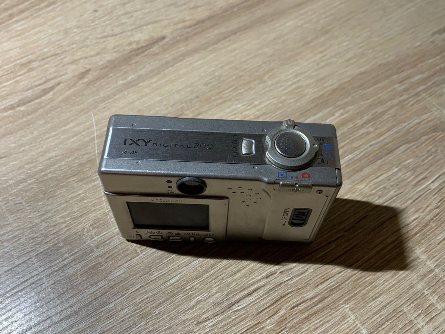 Compact Digital Camera 9954 Canon Ixy 200