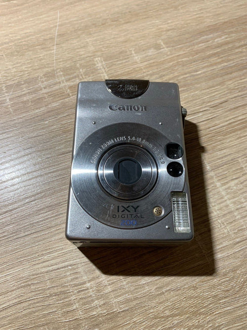 Compact Digital Camera 9954 Canon Ixy 200