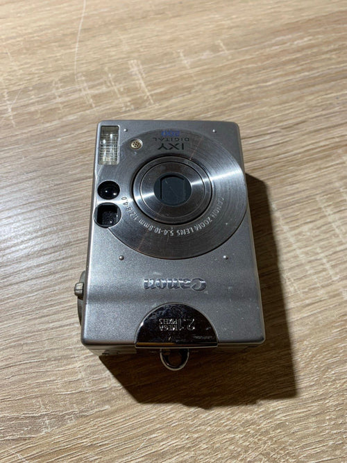 Compact Digital Camera 9954 Canon Ixy 200