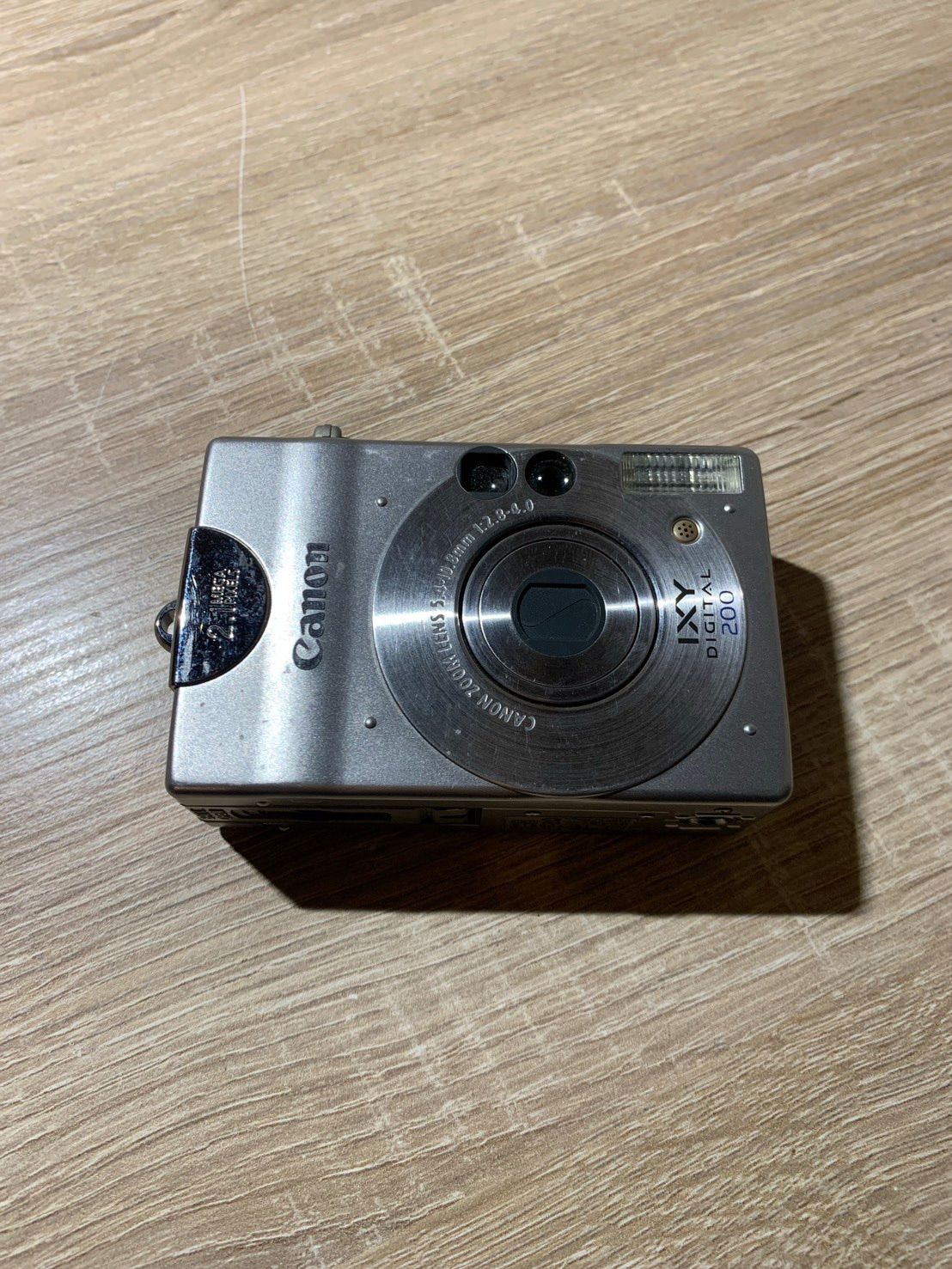 Compact Digital Camera 9954 Canon Ixy 200