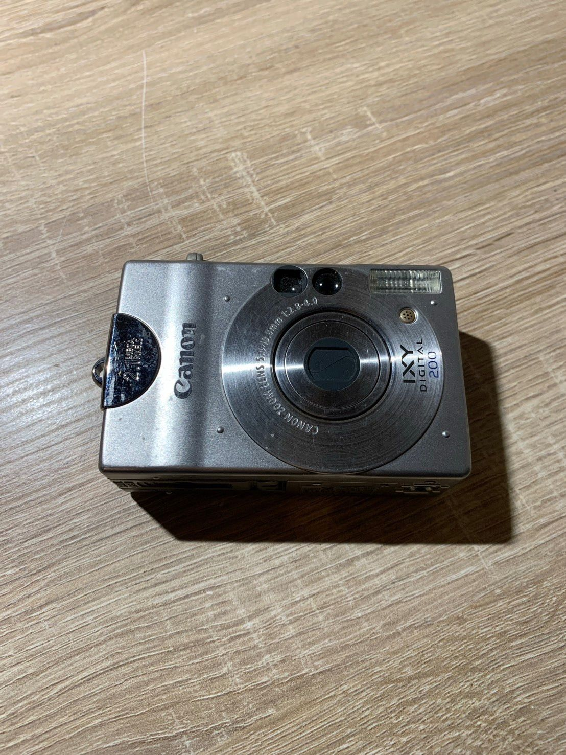 Compact Digital Camera 9954 Canon Ixy 200