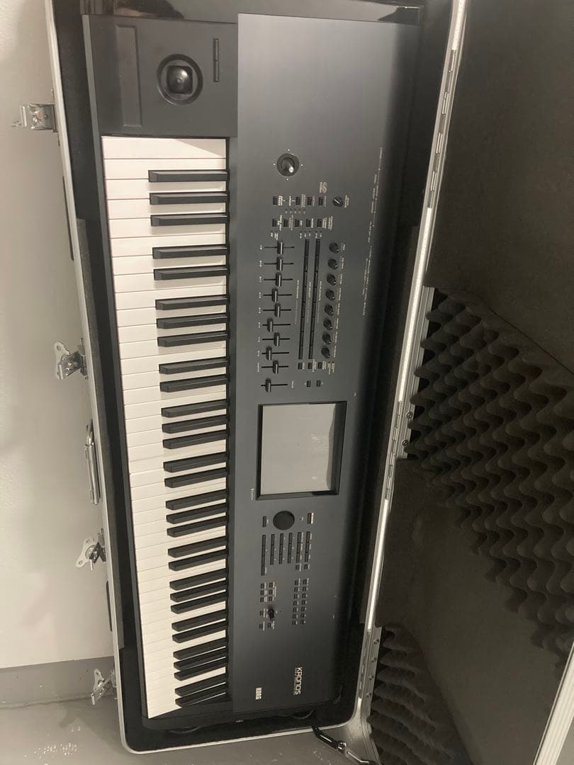 Analog Synthesizers Korg Kronos 73