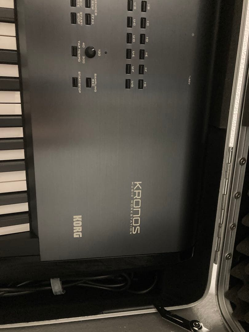 Analog Synthesizers Korg Kronos 73