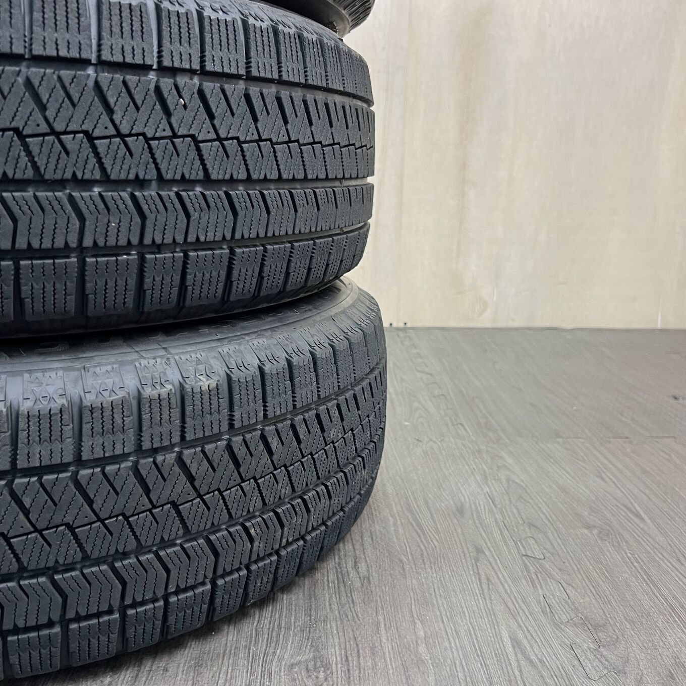 Bridgestone 16 Inches ]Badx 215/60R16 #251S40925