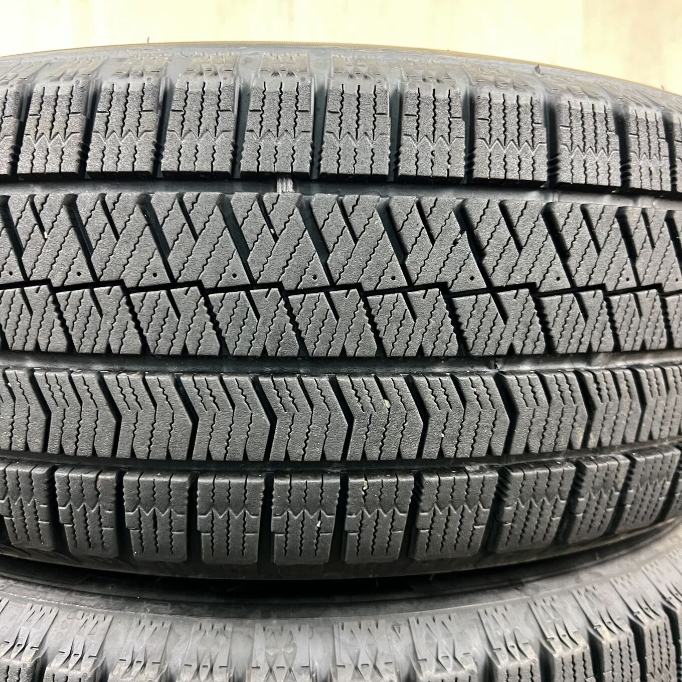 Bridgestone 16 Inches ]Badx 215/60R16 #251S40925