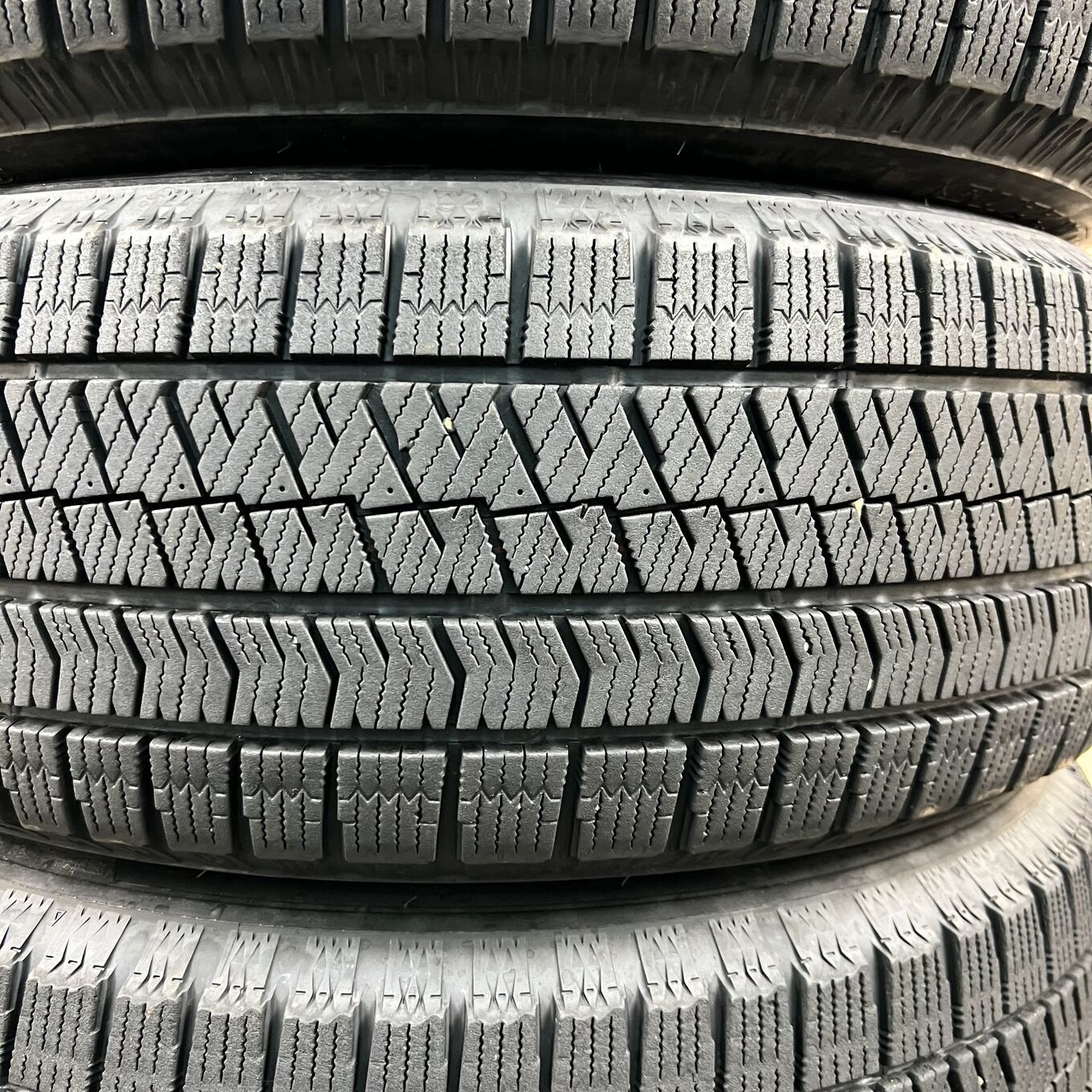 Bridgestone 16 Inches ]Badx 215/60R16 #251S40925