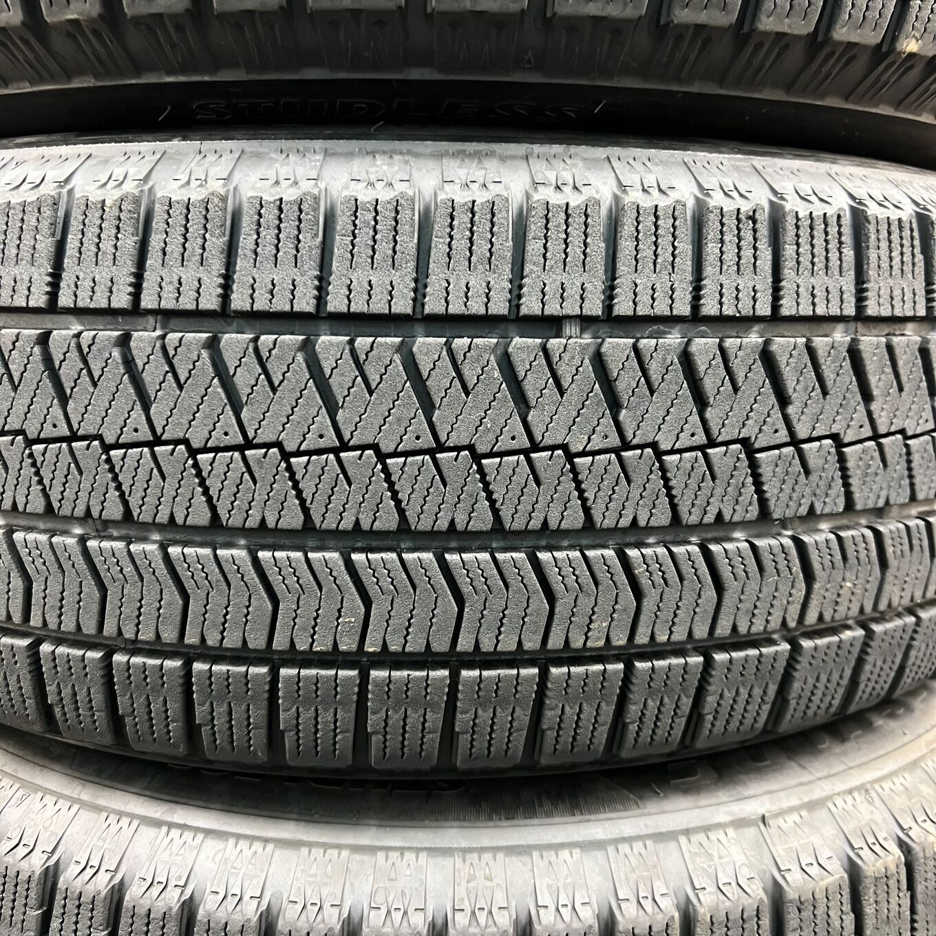 Bridgestone 16 Inches ]Badx 215/60R16 #251S40925