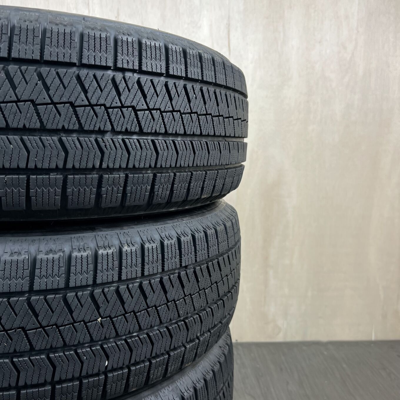 Bridgestone 16 Inches ]Badx 215/60R16 #251S40925