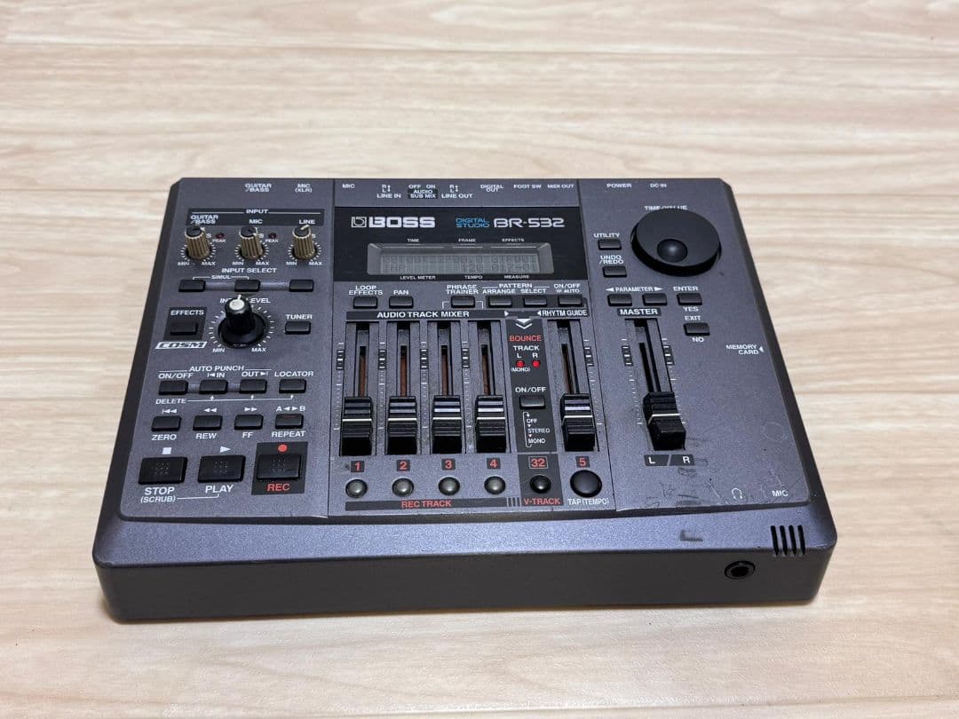 Multi -Track Recorder Boss Br-532