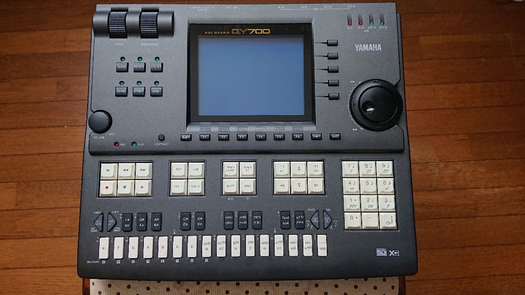 Yamaha Sequencers Qy700