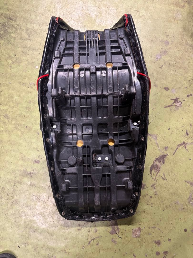 Seats Yamaha Xjr400