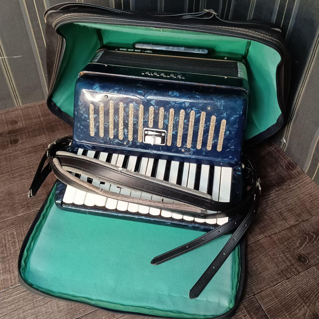 Yamaha Accordion T-32B 32