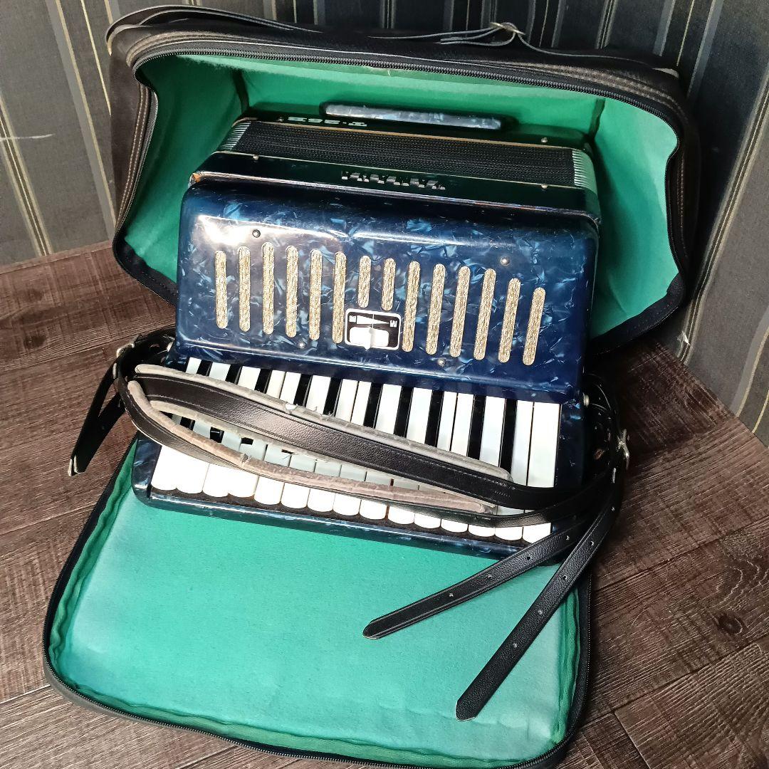 Yamaha Accordion T-32B 32