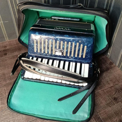 Yamaha Accordion T-32B 32