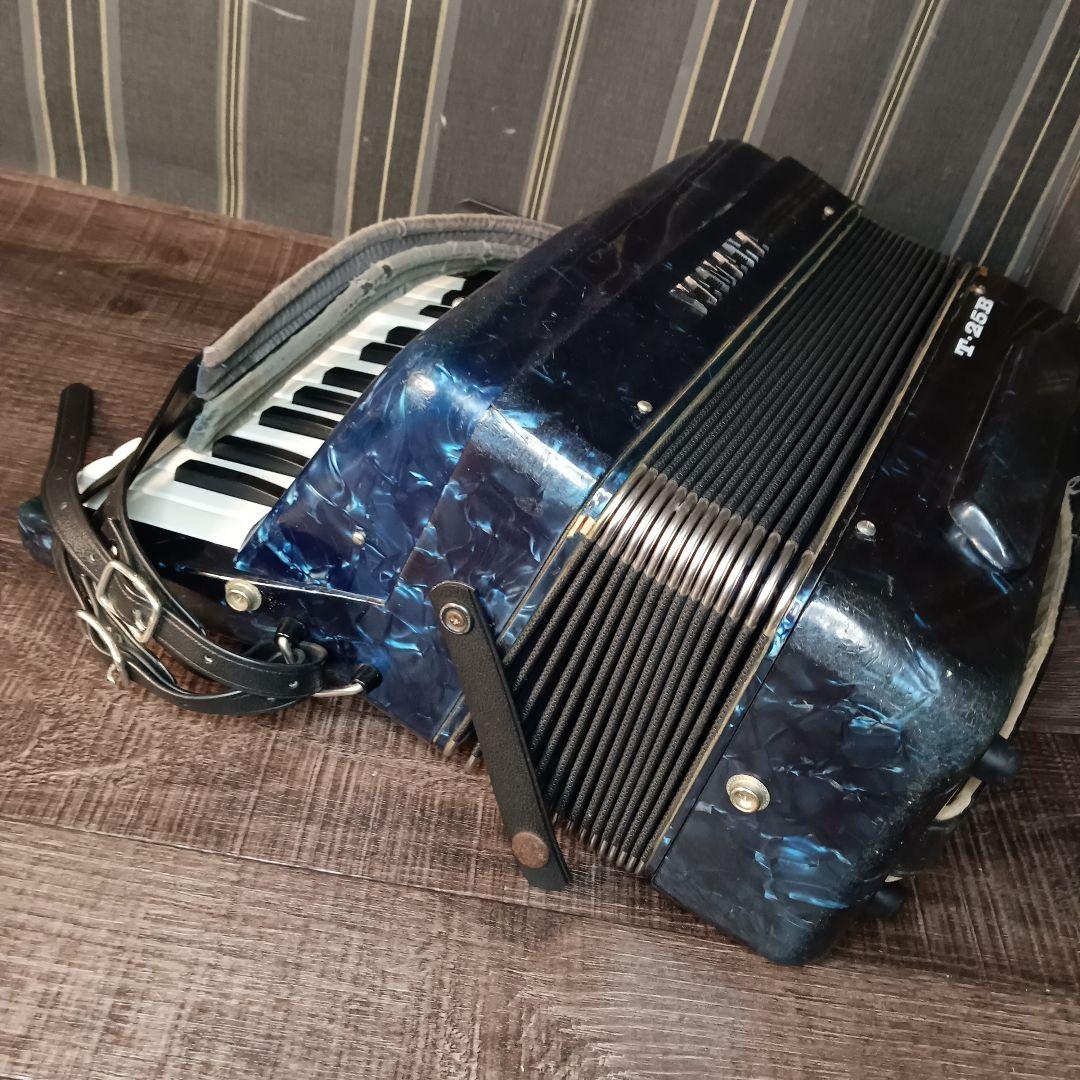 Yamaha Accordion T-32B 32