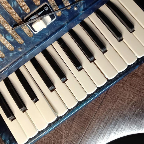 Yamaha Accordion T-32B 32