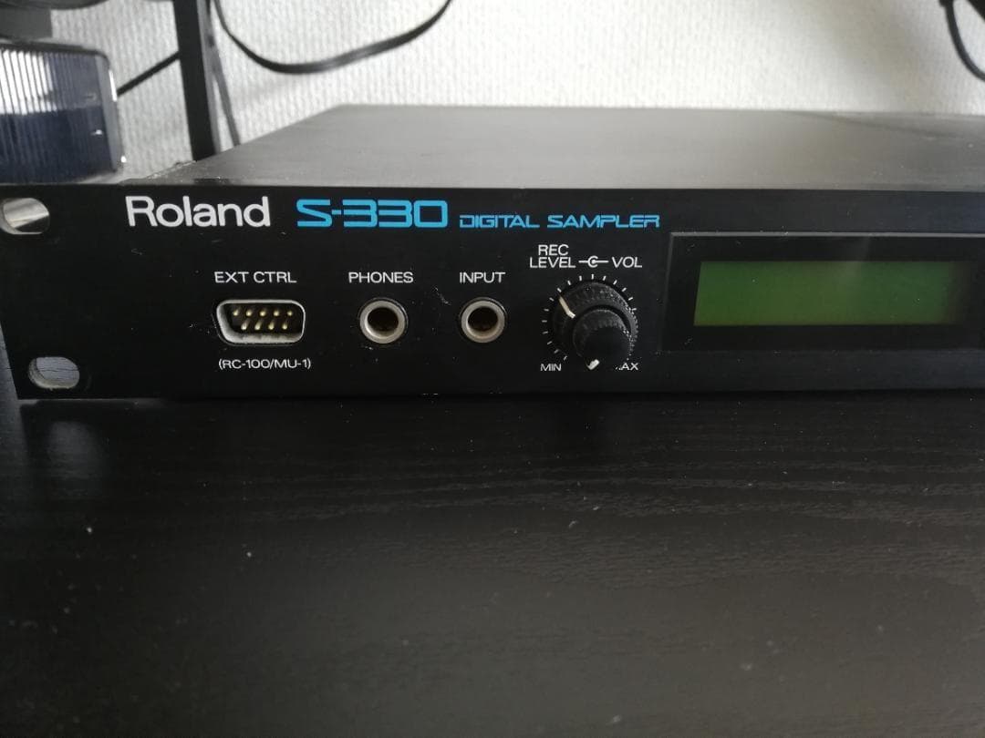 Roland Sampler S-330