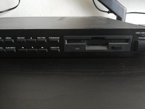 Roland Sampler S-330