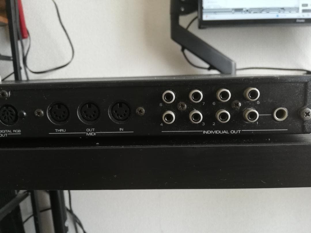 Roland Sampler S-330