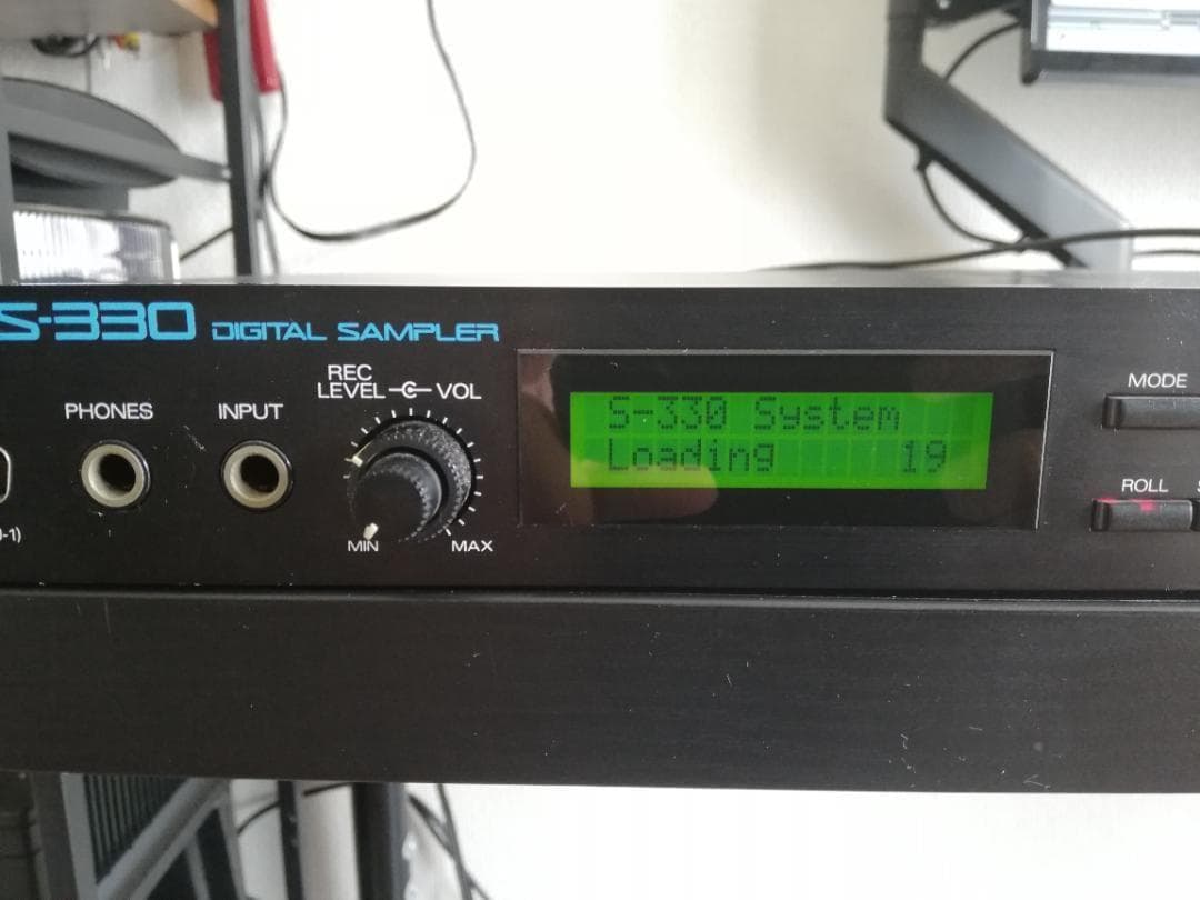 Roland Sampler S-330