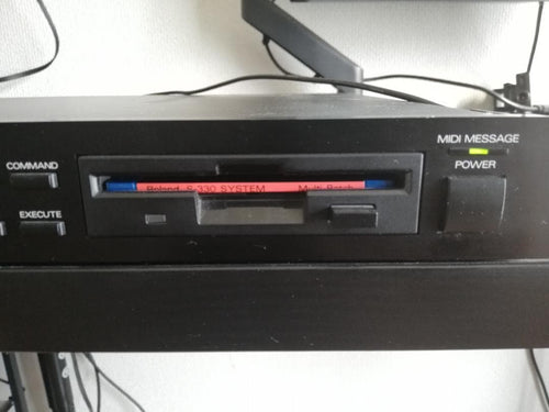 Roland Sampler S-330