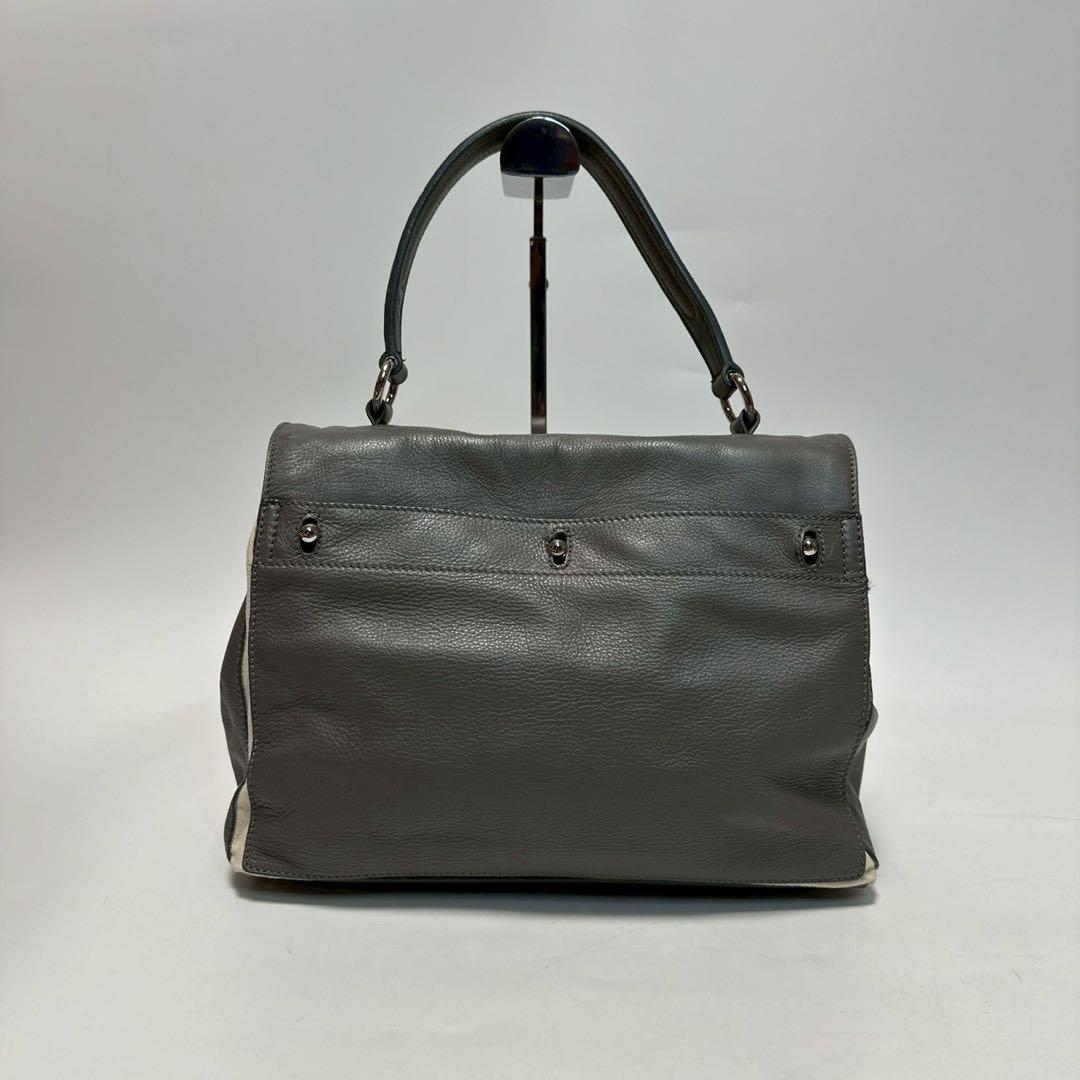 Yves Saint Laurent Handbags T21