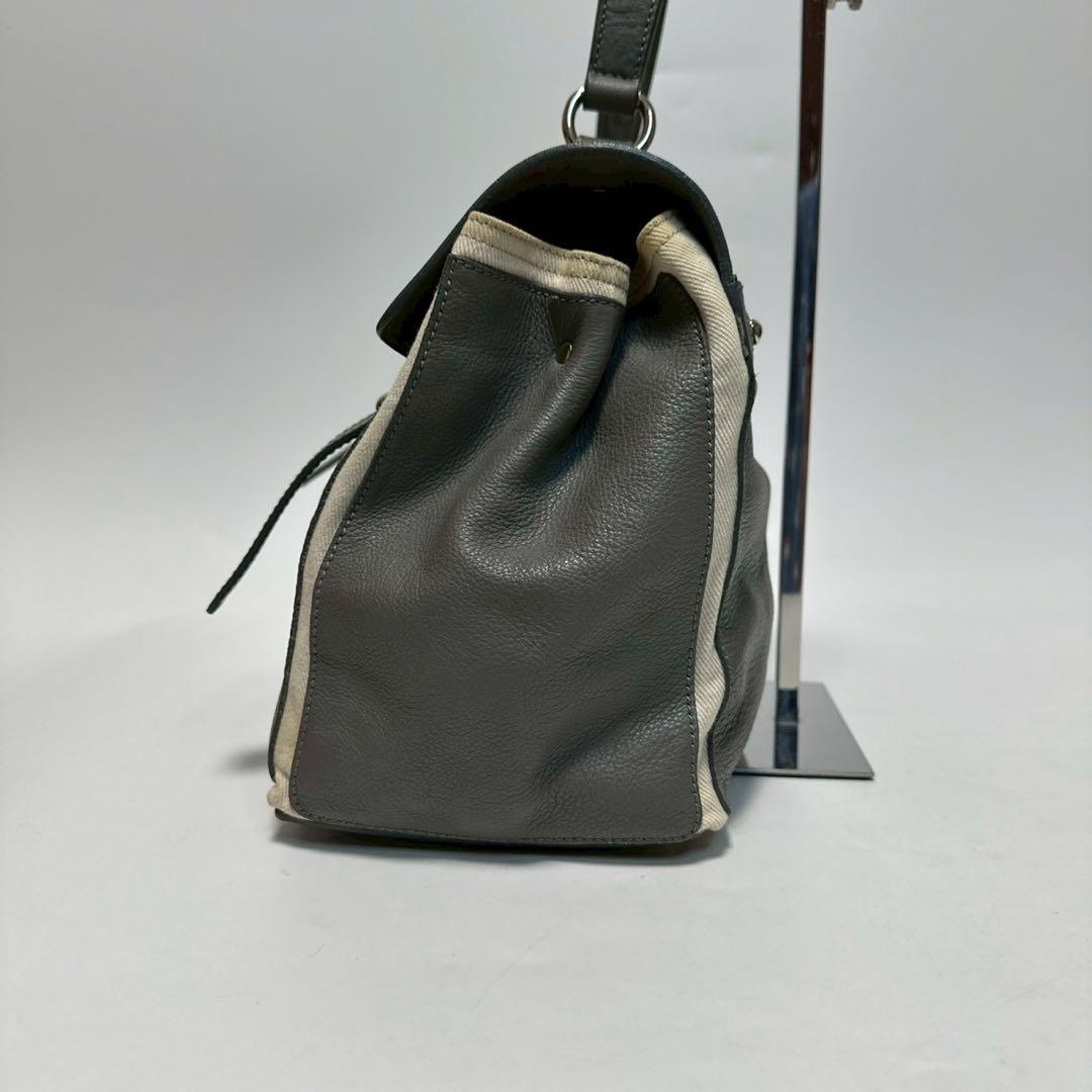 Yves Saint Laurent Handbags T21