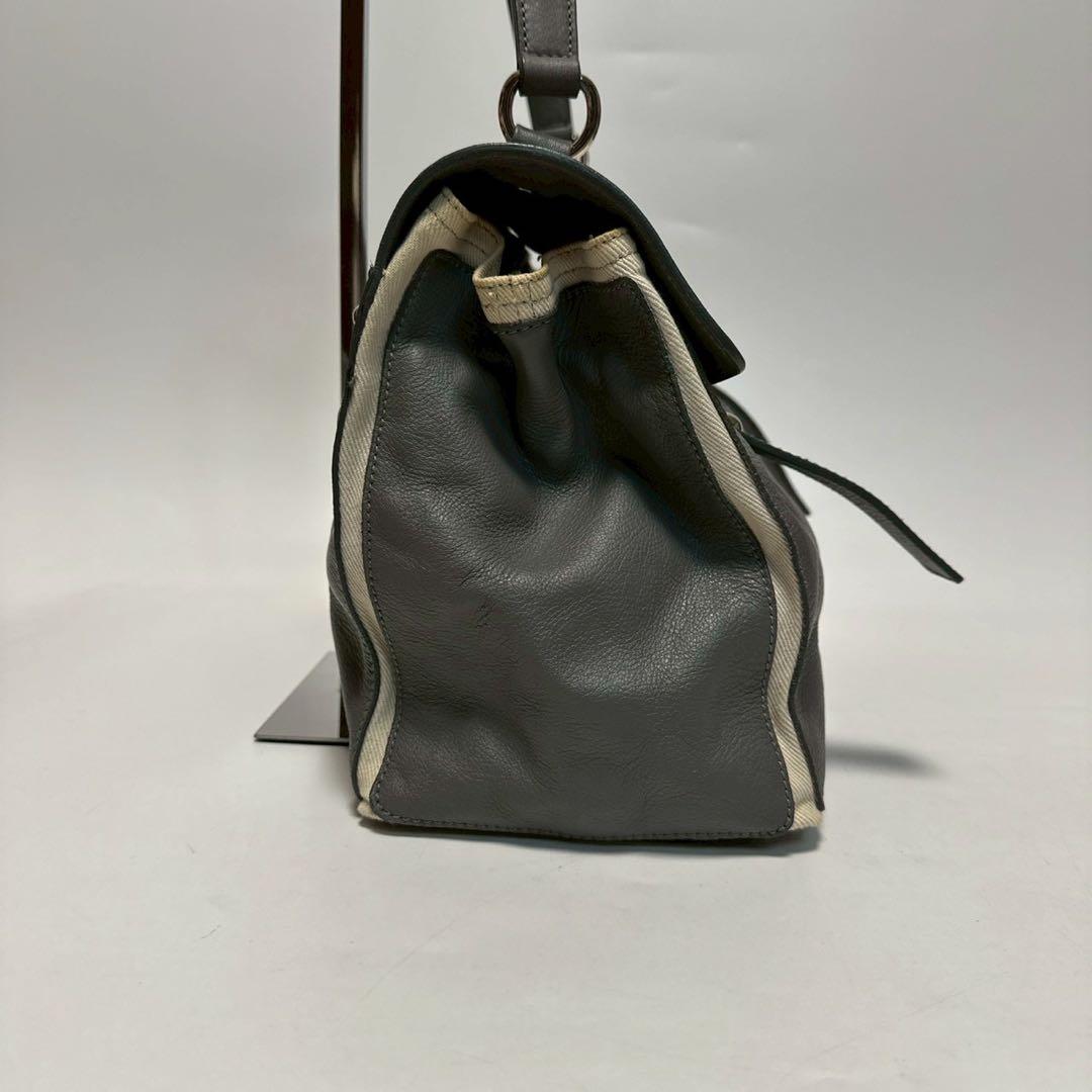 Yves Saint Laurent Handbags T21
