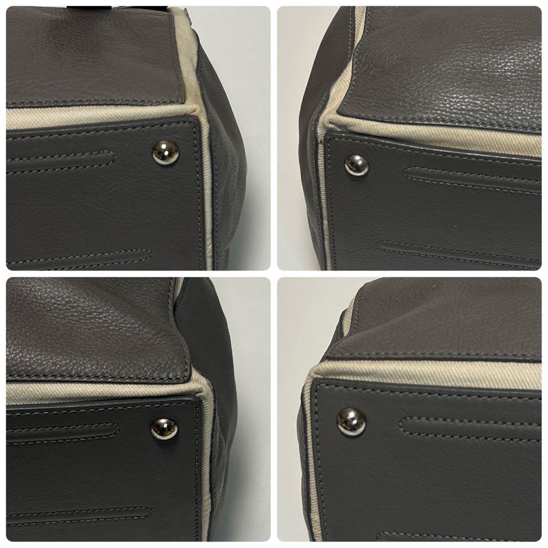 Yves Saint Laurent Handbags T21