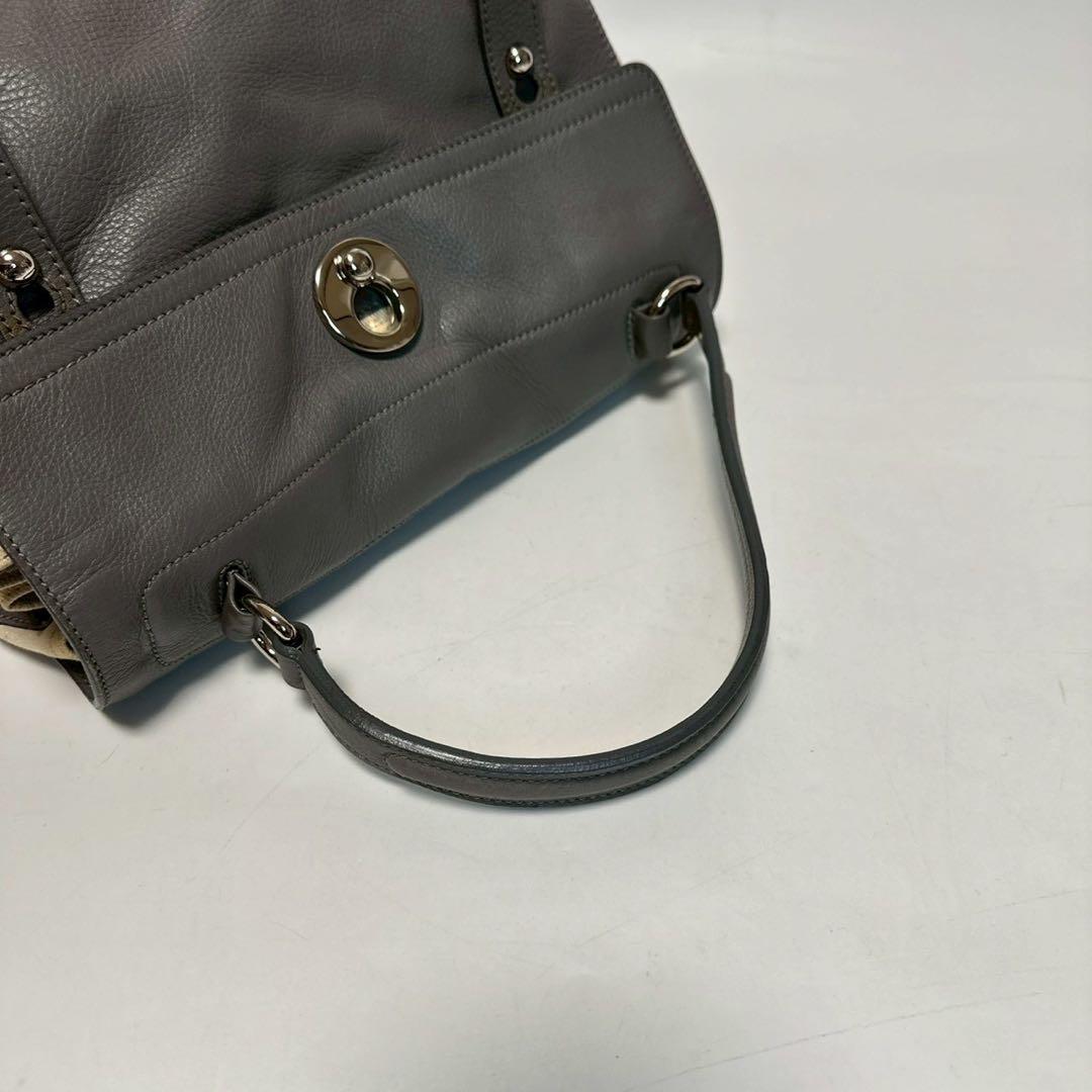 Yves Saint Laurent Handbags T21