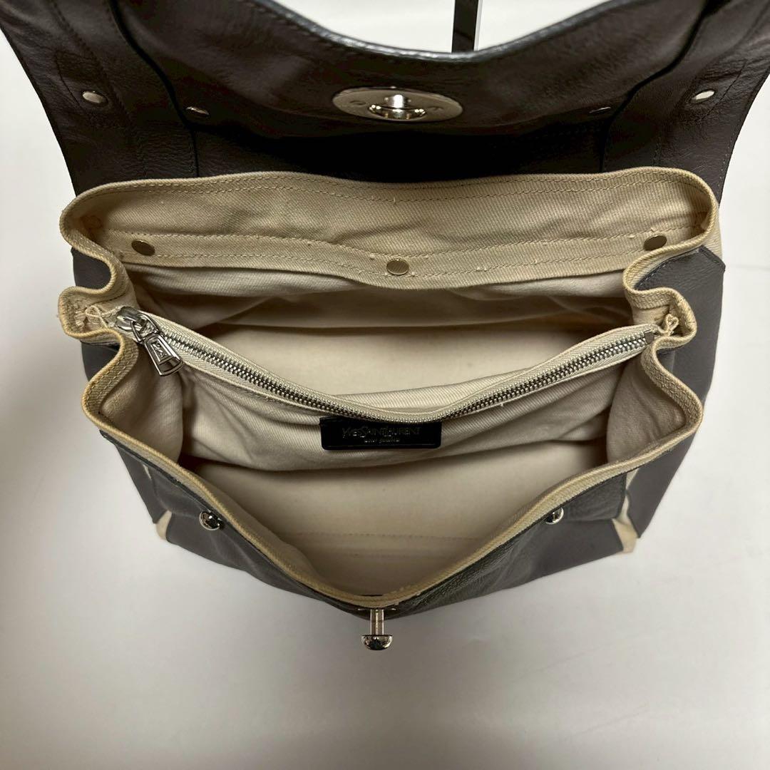 Yves Saint Laurent Handbags T21