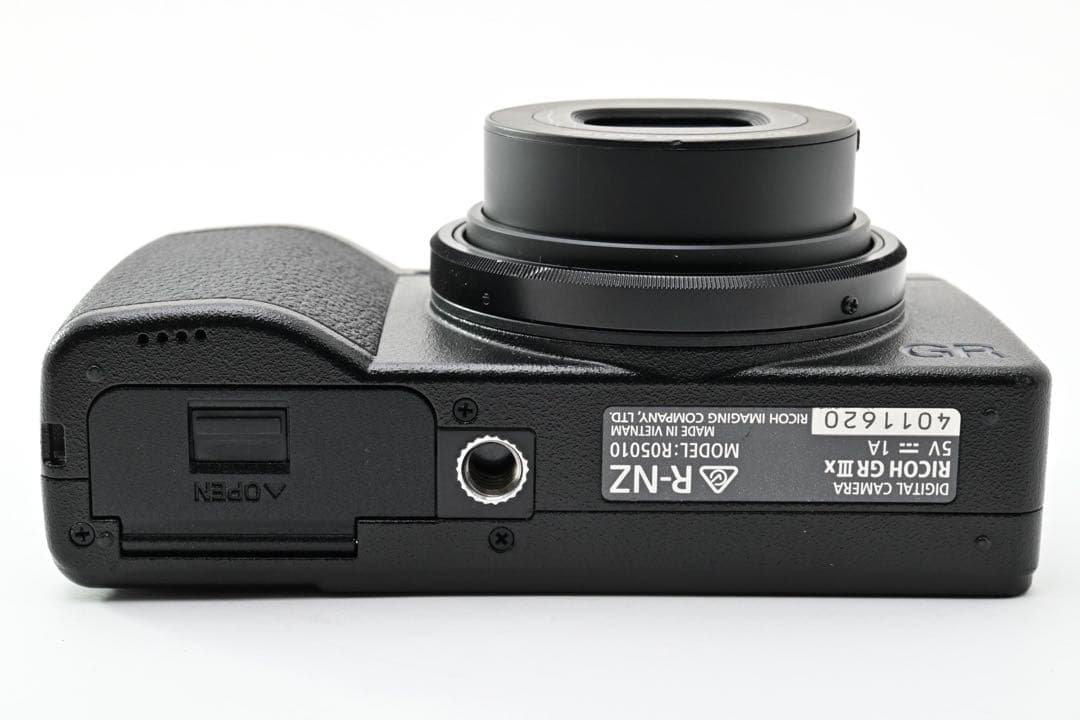 Ricoh Compact Digital Cameras Gr Iiix Lens F=26.1Mm 1:2.8