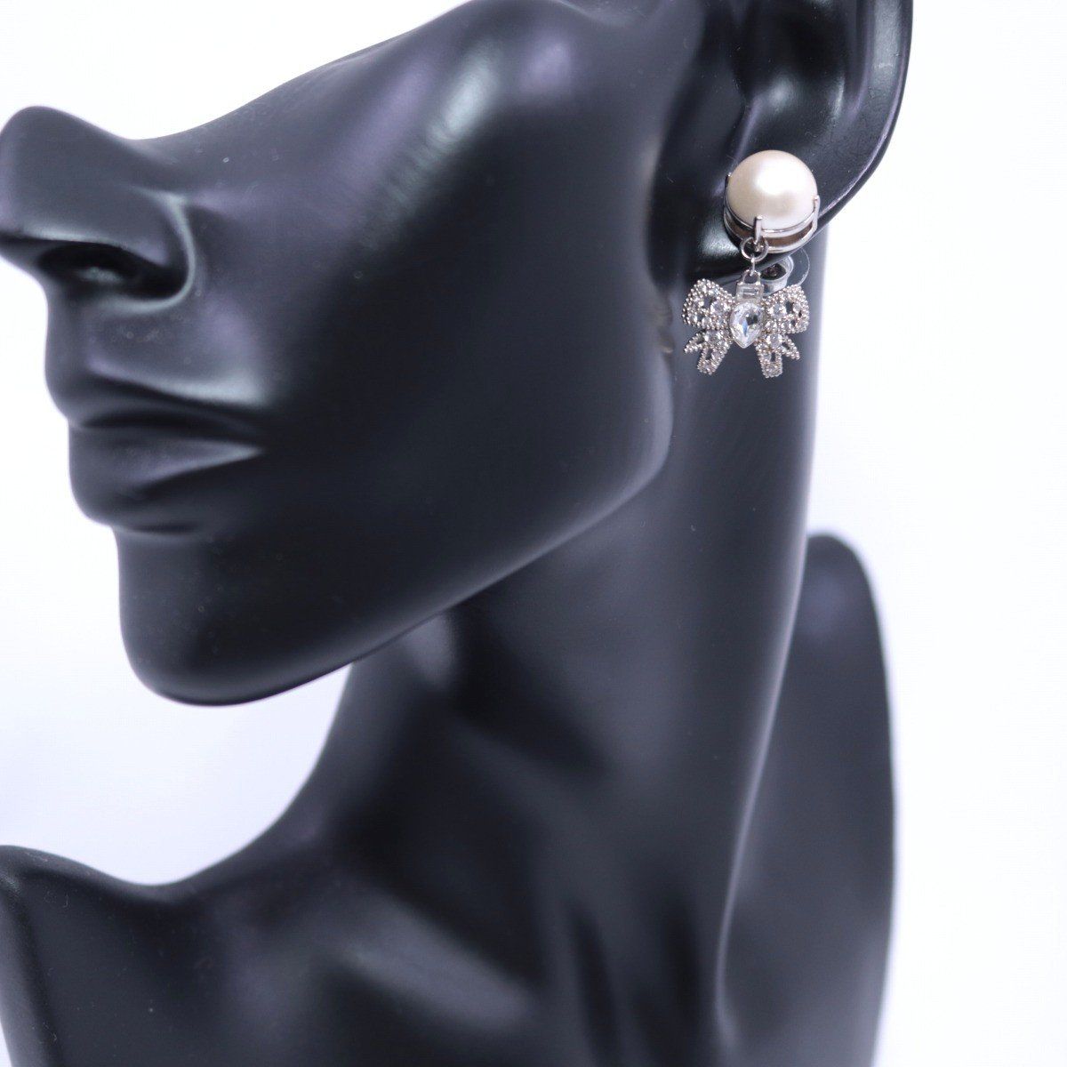 Miu Earrings (For Both Ears)