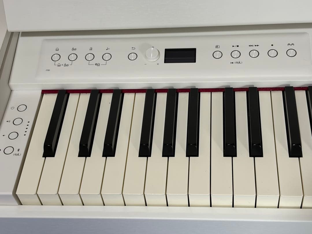 Roland Keyboards Digital Pianos F701-Wh 2022