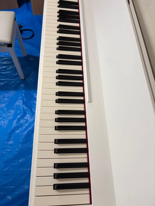 Roland Keyboards Digital Pianos F701-Wh 2022