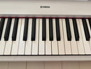 Yamaha Keyboard Electronic Piano Np12Wh