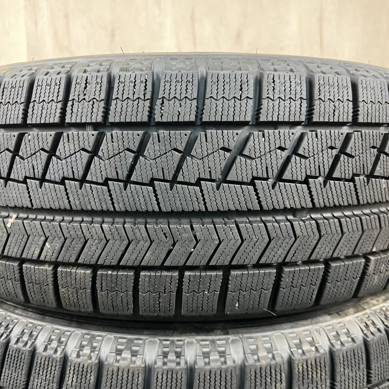Hot Stuff 16 Inches Bridgestone 215/60R16 #425S40925