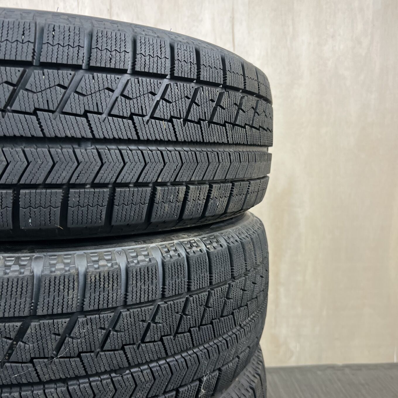 Hot Stuff 16 Inches Bridgestone 215/60R16 #425S40925