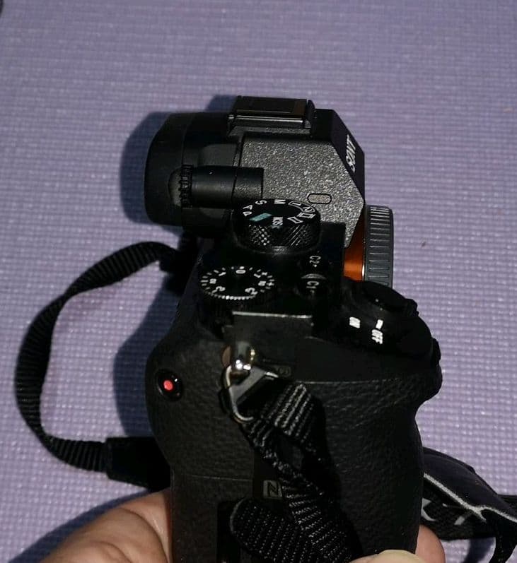 Sony Mirrorless Interchangeable Lens Cameras @7