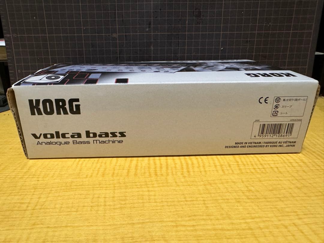 Analog Synthesizers Korg Volca Bass 16