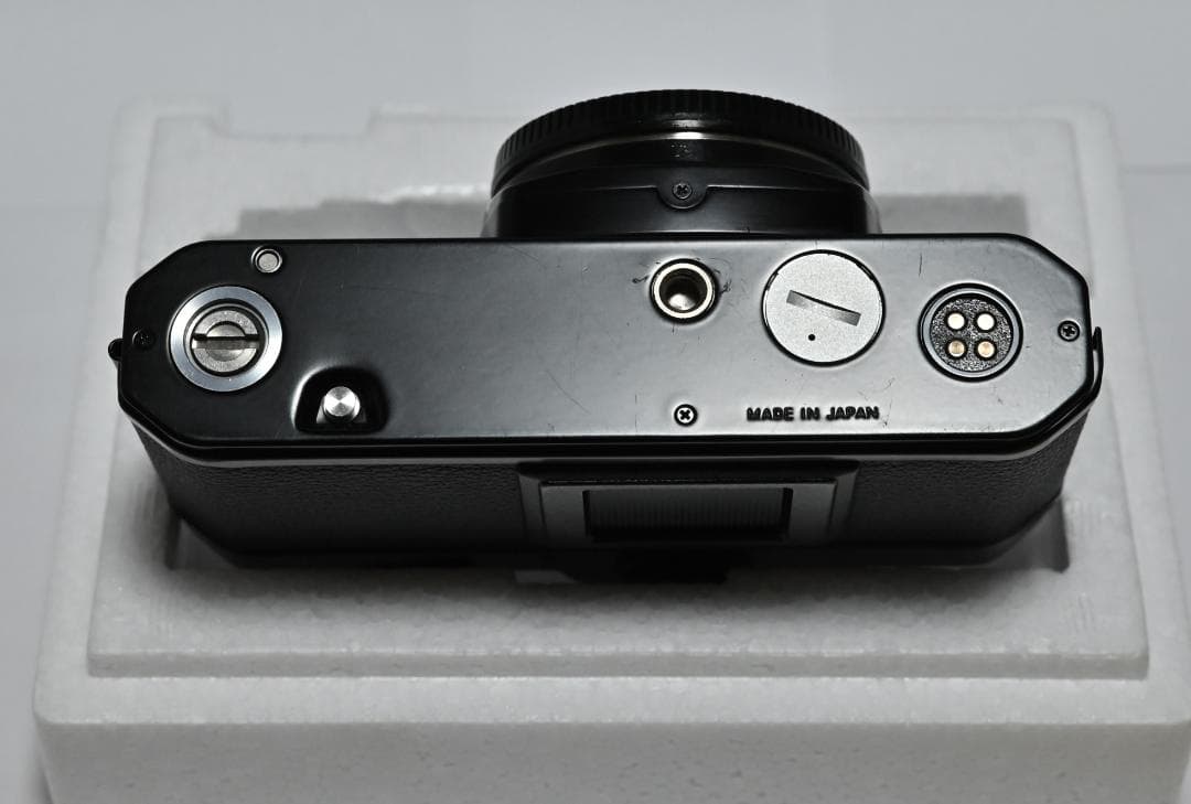 Nikon Slr Camera (Film) Newfm2