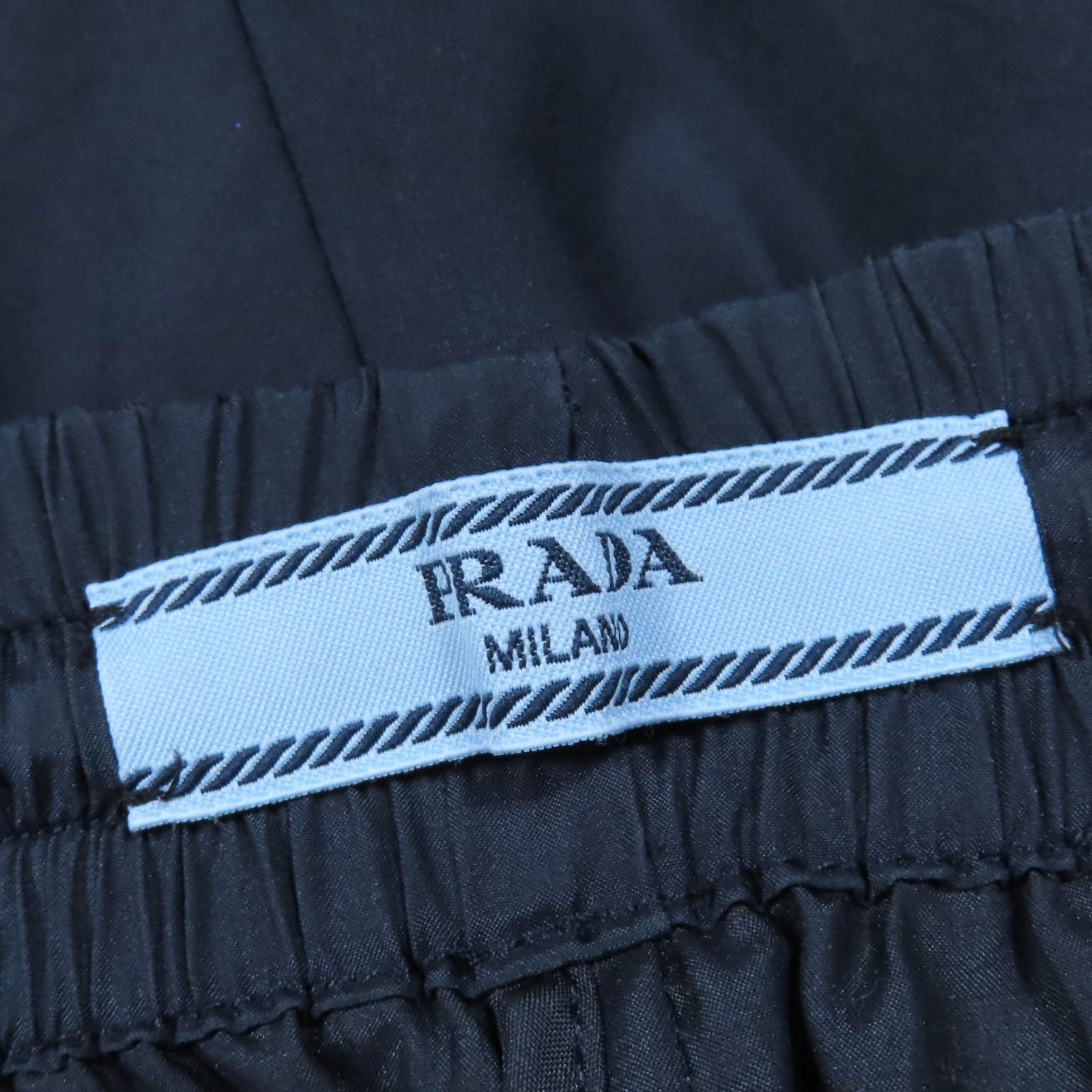 Prada Short Pants, Shorts 2021 P218G 100 38 (Color)
